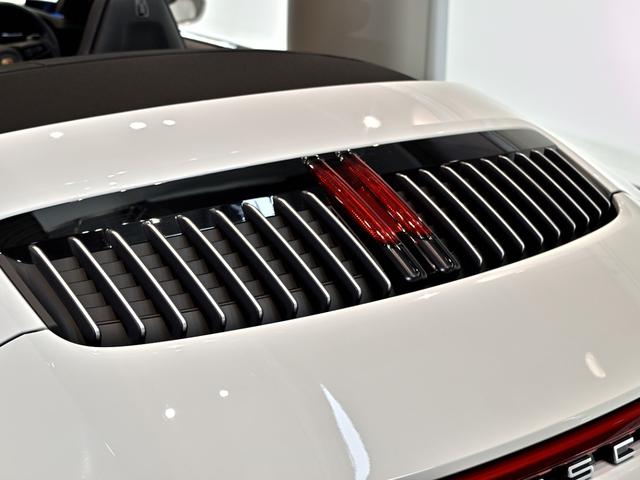 ９１１ ９１１カレラ４Ｓ　カブリオレ　２０２０年式　認定中古車保証付　スポクロ　パワステプラス　１４ｗａｙ電動シート　ブラッシュドアルミニウムインテリアパッケージ（34枚目）