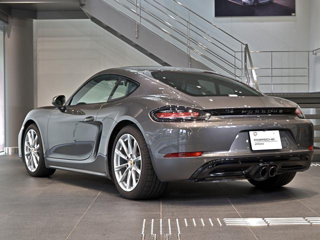 ７１８ケイマン ７１８ケイマン　２０２２年式　認定中古車保証付　スポクロ　レザーインテリアパッケージ　エントリードライブ　シートヒーター、ベンチレーション　ＢＯＳＥ（3枚目）