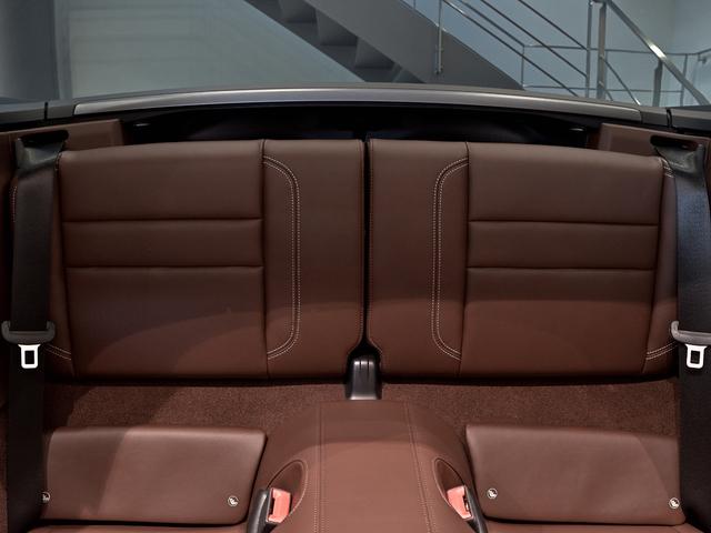 911 911タルガ4S 2021年式 認定中古車保証付 スポクロ スポエグ リフトアップ プライバシーガラス ダークパルダオインテリアパッケージ(16枚目)
