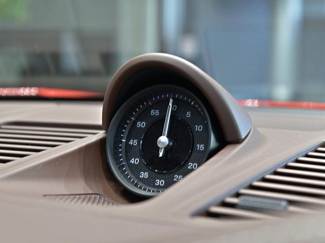 911 911タルガ4S 2021年式 認定中古車保証付 スポクロ スポエグ リフトアップ プライバシーガラス ダークパルダオインテリアパッケージ(20枚目)