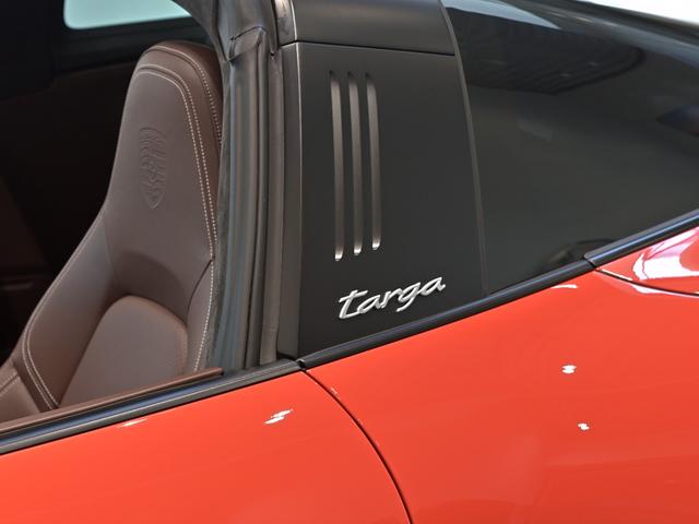 911 911タルガ4S 2021年式 認定中古車保証付 スポクロ スポエグ リフトアップ プライバシーガラス ダークパルダオインテリアパッケージ(31枚目)