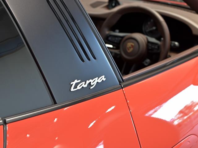911 911タルガ4S 2021年式 認定中古車保証付 スポクロ スポエグ リフトアップ プライバシーガラス ダークパルダオインテリアパッケージ(32枚目)