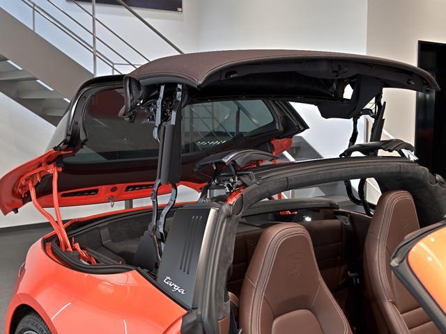 911 911タルガ4S 2021年式 認定中古車保証付 スポクロ スポエグ リフトアップ プライバシーガラス ダークパルダオインテリアパッケージ(44枚目)