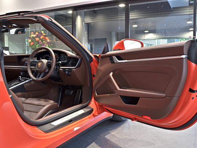 911 911タルガ4S 2021年式 認定中古車保証付 スポクロ スポエグ リフトアップ プライバシーガラス ダークパルダオインテリアパッケージ(52枚目)