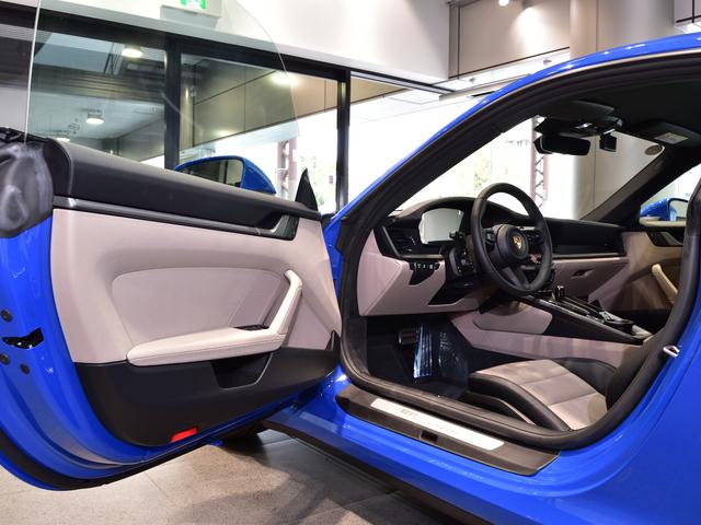 ９１１ ９１１カレラ　２０２５年式　新車保証付　スポクロ　スポエグ　パワステプラス　リアシート　シートベルト（アークティックブルー）（18枚目）