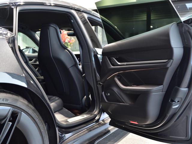 タイカン タイカン　４Ｓ　２０２４年式　新車保証継承　スポーツデザインパッケージ　スポクロ　アクティブレーンキーピング　ＬＥＤマトリックスヘッドライト（17枚目）