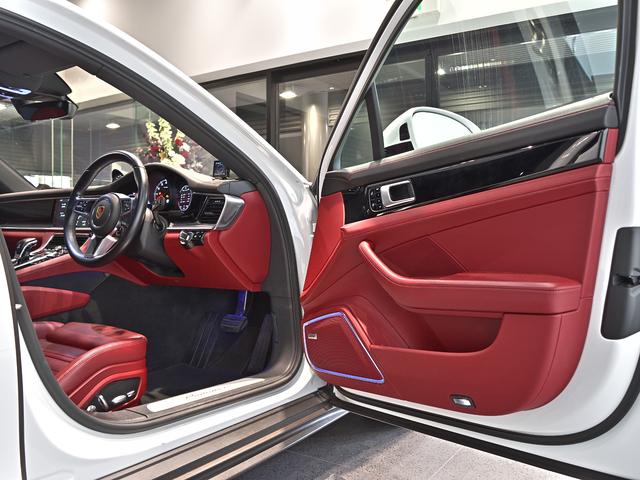 パナメーラ ベースグレード 2020年式 認定中古車保証付 スポクロ スポエグ パノラマルーフ ソフトクローズ BOSE トラフィックジャムアシスト(17枚目)