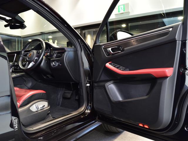 マカン マカンGTS 2021年式 認定中古車保証付 スポクロ パノラマルーフ シートヒーター ドアカーテシライト プライバシーガラス(17枚目)