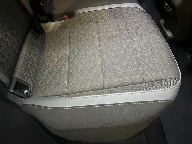 Ｔ－クロス ＴＳＩ　スタイル　ＴＳＩ　スタイル　認定中古車　メモリーナビ　アルミホイール　スマートキー　ＥＴＣ　盗難防止システム　記録簿　サイドエアバッグ　横滑り防止装置　オートクルーズコントロール（19枚目）