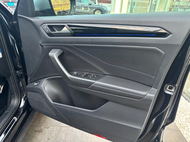 T-ロック R R 認定中古車 禁煙車 ワンオーナー 純正インフォティメントシステムDiscoverPro搭載 アダプティブクルーズコントロール ブラインドスポット フロントアシスト(14枚目)