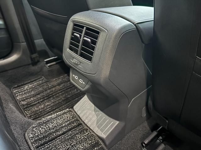 T-ロック R R 認定中古車 禁煙車 ワンオーナー 純正インフォティメントシステムDiscoverPro搭載 アダプティブクルーズコントロール ブラインドスポット フロントアシスト(21枚目)