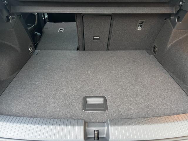 T-ロック R R 認定中古車 禁煙車 ワンオーナー 純正インフォティメントシステムDiscoverPro搭載 アダプティブクルーズコントロール ブラインドスポット フロントアシスト(28枚目)