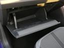 助手席グローブボックスにはETCスロットがございます。ナビと連動し、ゲート通過時に画面にて料金をお知らせいたします。