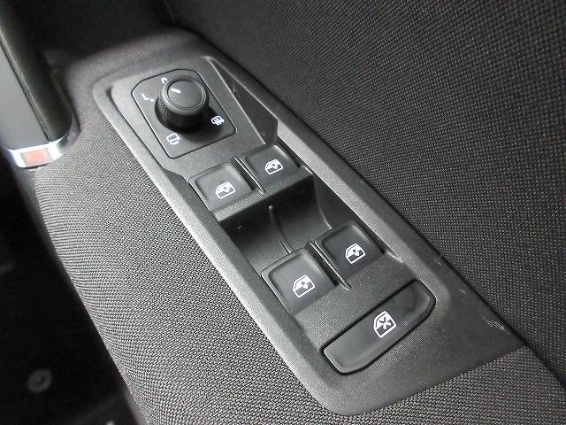 ゴルフトゥーラン TSI コンフォートライン アダプティブクルーズコントロール レーンチェンジアシストシステム フロントアシスト トラベルアシスト 16インチ純正アルミホイール 3列シート(24枚目)