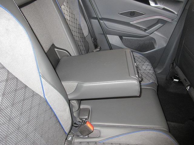 ティグアン ｅＴＳＩ　Ｒライン　アラウンドビューカメラ　ＩＱ．ＬＩＧＨＴ　アンビエントライト　レーンキープアシストシステム　パワーテールゲート　フロントアシスト（12枚目）