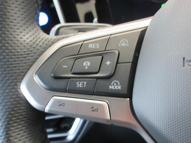 ティグアン ｅＴＳＩ　Ｒライン　アラウンドビューカメラ　ＩＱ．ＬＩＧＨＴ　アンビエントライト　レーンキープアシストシステム　パワーテールゲート　フロントアシスト（17枚目）