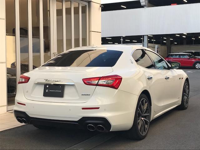 ギブリ Ｓ　グランスポーツ　ビアンコ・ピエノフィオーレレザー・２０インチアルミ・サンルーフ・インテリアカーボンパッケージ・ドライバーアシスタンスパッケージ（8枚目）