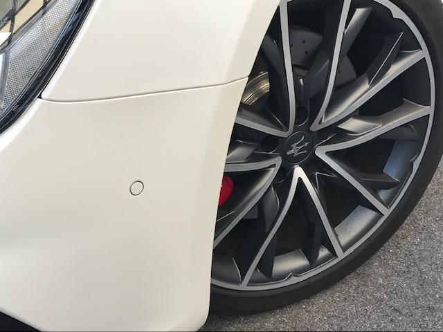 ギブリ Ｓ　グランスポーツ　ビアンコ・ピエノフィオーレレザー・２０インチアルミ・サンルーフ・インテリアカーボンパッケージ・ドライバーアシスタンスパッケージ（26枚目）