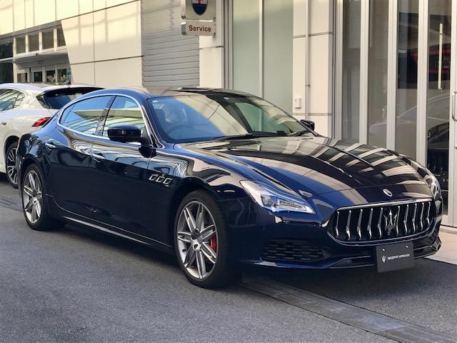 クアトロポルテ ベースグレード　ブルーパッシオーネ・ホワイトレザー・２０インチアルミ・サンルーフ・電動トランク・ウッドパネル・ＬＥＤヘッドライト・アダプティブクルーズコントロール（6枚目）