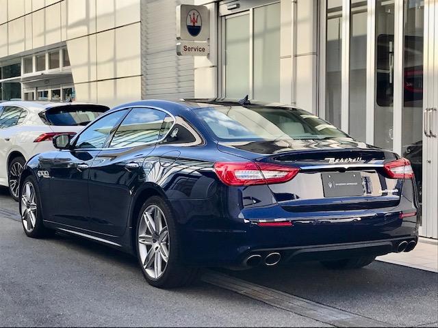 クアトロポルテ ベースグレード　ブルーパッシオーネ・ホワイトレザー・２０インチアルミ・サンルーフ・電動トランク・ウッドパネル・ＬＥＤヘッドライト・アダプティブクルーズコントロール（9枚目）