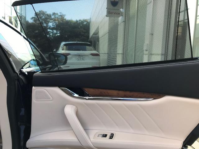 クアトロポルテ ベースグレード　ブルーパッシオーネ・ホワイトレザー・２０インチアルミ・サンルーフ・電動トランク・ウッドパネル・ＬＥＤヘッドライト・アダプティブクルーズコントロール（15枚目）