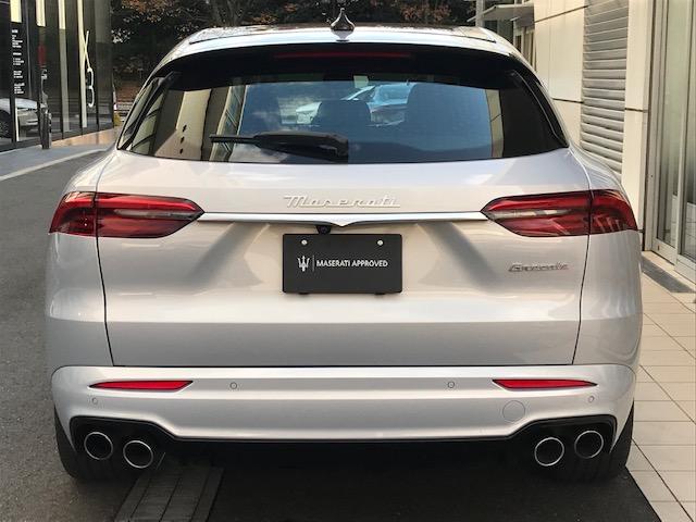 グレカーレ GT ビアンコアストロ・黒レザー・20インチ・赤キャリパー・パノラマサンルーフ・3ゾーンエアコン・フロントシートベンチレーション(3枚目)