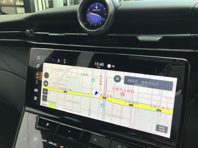 グレカーレ GT ビアンコアストロ・黒レザー・20インチ・赤キャリパー・パノラマサンルーフ・3ゾーンエアコン・フロントシートベンチレーション(10枚目)