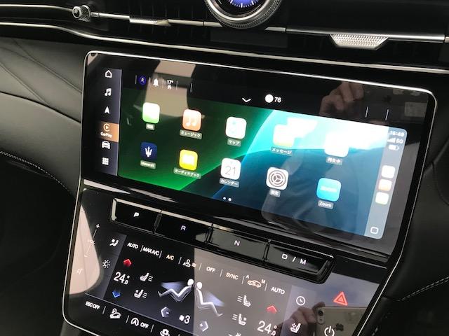 グレカーレ GT ビアンコアストロ・黒レザー・20インチ・赤キャリパー・パノラマサンルーフ・3ゾーンエアコン・フロントシートベンチレーション(12枚目)