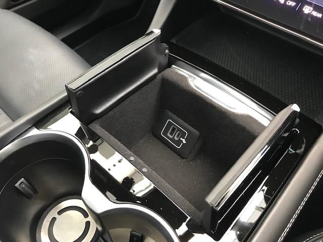 グレカーレ GT ビアンコアストロ・黒レザー・20インチ・赤キャリパー・パノラマサンルーフ・3ゾーンエアコン・フロントシートベンチレーション(14枚目)