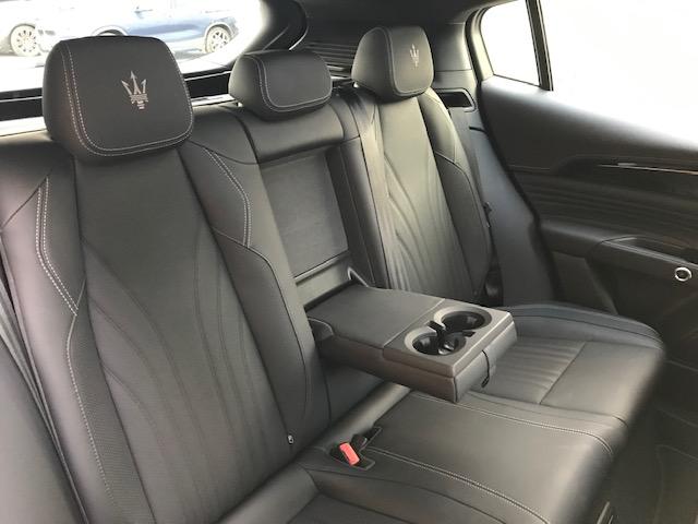 グレカーレ GT ビアンコアストロ・黒レザー・20インチ・赤キャリパー・パノラマサンルーフ・3ゾーンエアコン・フロントシートベンチレーション(19枚目)