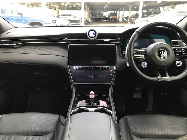 グレカーレ GT ビアンコアストロ・黒レザー・20インチ・赤キャリパー・パノラマサンルーフ・3ゾーンエアコン・フロントシートベンチレーション(23枚目)