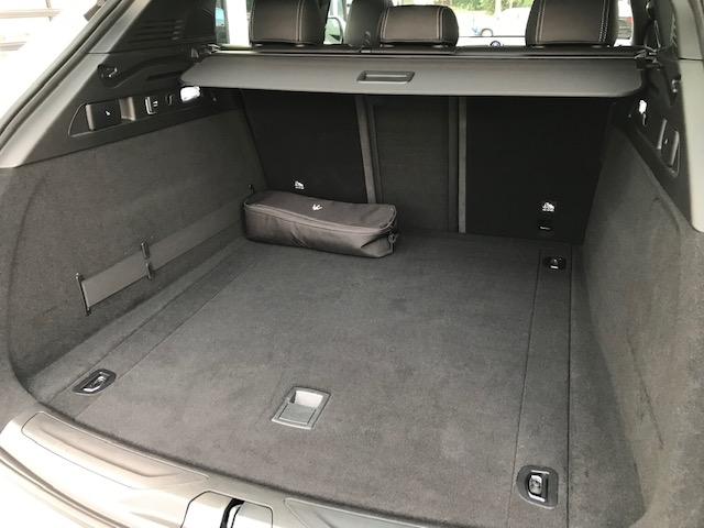 グレカーレ GT ビアンコアストロ・黒レザー・20インチ・赤キャリパー・パノラマサンルーフ・3ゾーンエアコン・フロントシートベンチレーション(25枚目)