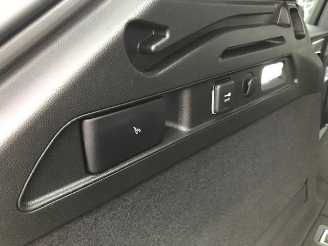 グレカーレ GT ビアンコアストロ・黒レザー・20インチ・赤キャリパー・パノラマサンルーフ・3ゾーンエアコン・フロントシートベンチレーション(27枚目)