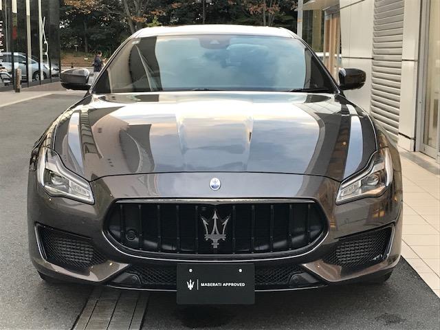 クアトロポルテ モデナ グリジオマラテアメタルシェントペイント・21インチホイール・黒レザー・サンルーフ・Bowers&Wikinsサウンドシステム・アルカンタラヘッドライニング・ピアノブラックトリム(2枚目)