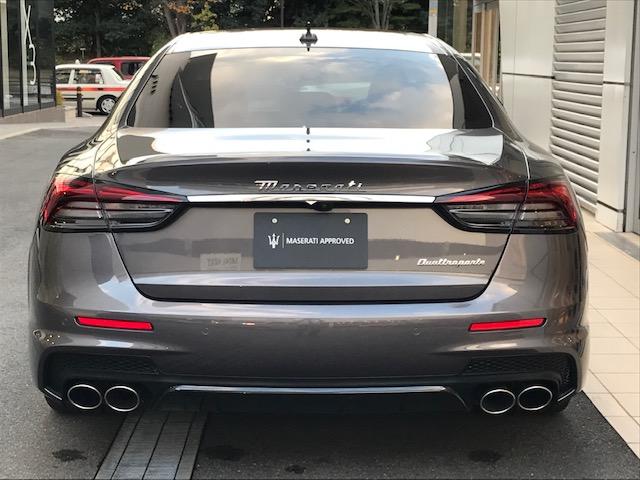 クアトロポルテ モデナ グリジオマラテアメタルシェントペイント・21インチホイール・黒レザー・サンルーフ・Bowers&Wikinsサウンドシステム・アルカンタラヘッドライニング・ピアノブラックトリム(3枚目)