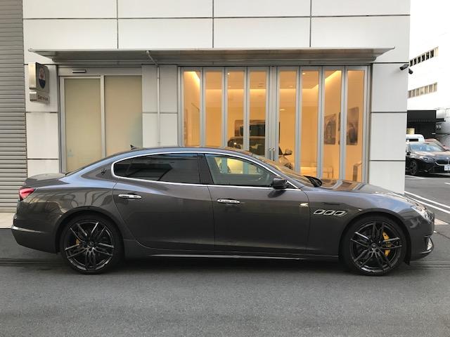 クアトロポルテ モデナ グリジオマラテアメタルシェントペイント・21インチホイール・黒レザー・サンルーフ・Bowers&Wikinsサウンドシステム・アルカンタラヘッドライニング・ピアノブラックトリム(4枚目)