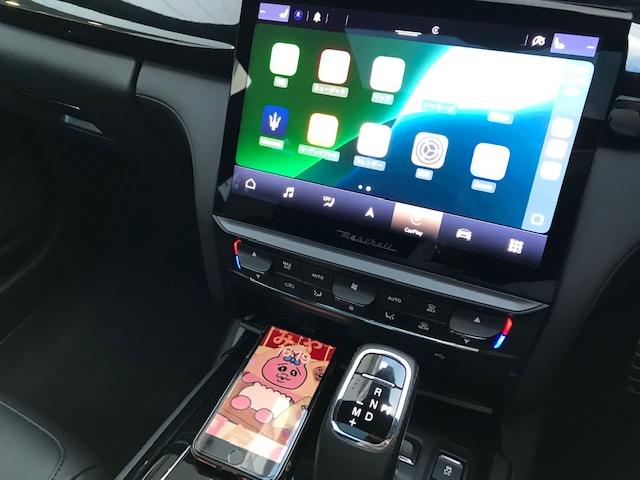 クアトロポルテ モデナ グリジオマラテアメタルシェントペイント・21インチホイール・黒レザー・サンルーフ・Bowers&Wikinsサウンドシステム・アルカンタラヘッドライニング・ピアノブラックトリム(12枚目)