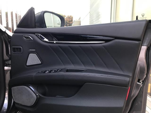 クアトロポルテ モデナ グリジオマラテアメタルシェントペイント・21インチホイール・黒レザー・サンルーフ・Bowers&Wikinsサウンドシステム・アルカンタラヘッドライニング・ピアノブラックトリム(14枚目)