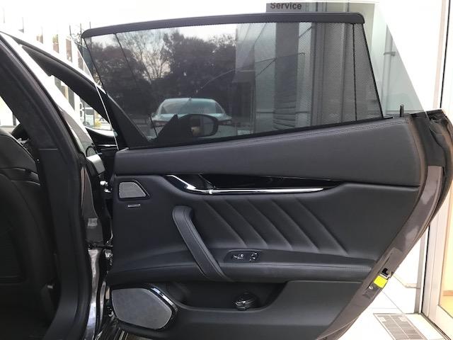 クアトロポルテ モデナ グリジオマラテアメタルシェントペイント・21インチホイール・黒レザー・サンルーフ・Bowers&Wikinsサウンドシステム・アルカンタラヘッドライニング・ピアノブラックトリム(15枚目)