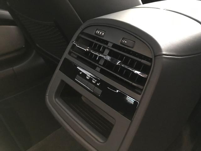 クアトロポルテ モデナ グリジオマラテアメタルシェントペイント・21インチホイール・黒レザー・サンルーフ・Bowers&Wikinsサウンドシステム・アルカンタラヘッドライニング・ピアノブラックトリム(17枚目)