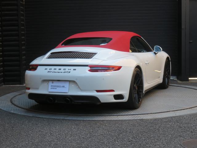 ９１１ ９１１カレラＧＴＳ　カブリオレ　ＧＴＳインテリア／ＢＯＳＥサラウンド／パークアシスト（リバーシングカメラつき）／カーボンステアリング／クルーズコントロール／アルミルック仕上げ燃料キャップ（2枚目）