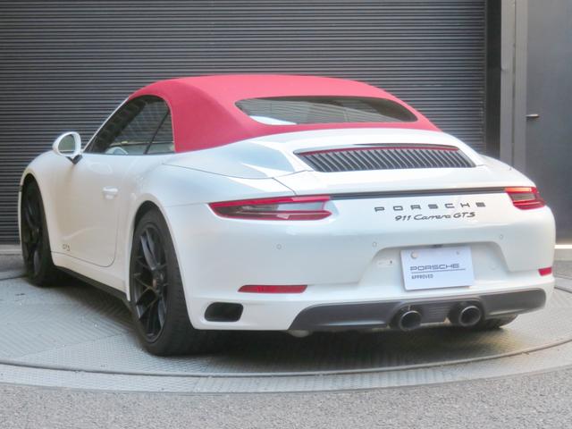 ９１１ ９１１カレラＧＴＳ　カブリオレ　ＧＴＳインテリア／ＢＯＳＥサラウンド／パークアシスト（リバーシングカメラつき）／カーボンステアリング／クルーズコントロール／アルミルック仕上げ燃料キャップ（8枚目）