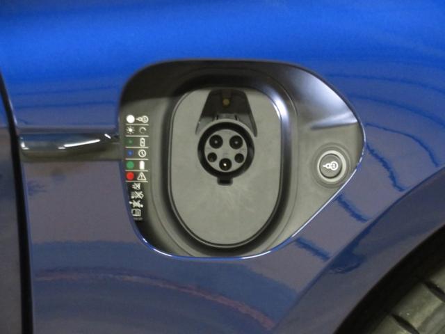 タイカン　カーボンスポーツデザイン／ＬＥＤマトリックス／Ｐ席ディスプレイ／２０ＡＷタイカンターボ／Ｐｏｒｓｃｈｅ　Ｄｅｓｉｇｎ時計／１４ｗａｙ電動シート／シートヒーター・ベンチレーション／電動充電ポートカバー(64枚目)