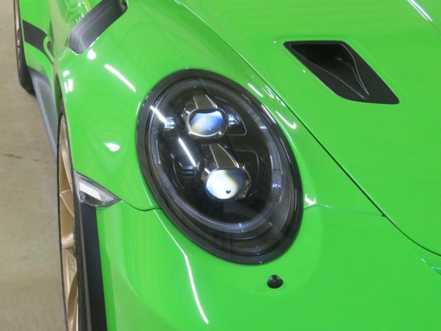 ９１１ ９１１ＧＴ３ＲＳ　ブラックレザーインテリアコントラストカラーリザードグリーン／Ｆリフト／ＰＤＬＳ／クロノパッケージ／リバーシングカメラ／カーボンドアシルガード（発光式）／ロールケージリザードグリーン（54枚目）