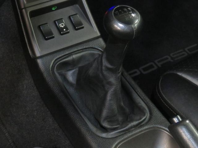 ９１１ ９１１カレラ　６Ｍ／Ｔ　ＣＵＰ　ホイール１７インチ　（アルミ）／リヤ　ワイパー／エアコン／ハイマウント・ブレーキ・ランプ／キセノンヘッドライト／純正フロント・リアスポイラー（25枚目）