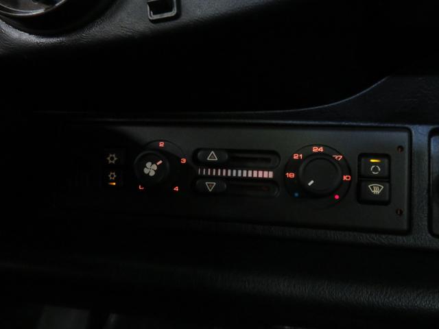 ９１１ ９１１カレラ　６Ｍ／Ｔ　ＣＵＰ　ホイール１７インチ　（アルミ）／リヤ　ワイパー／エアコン／ハイマウント・ブレーキ・ランプ／キセノンヘッドライト／純正フロント・リアスポイラー（28枚目）