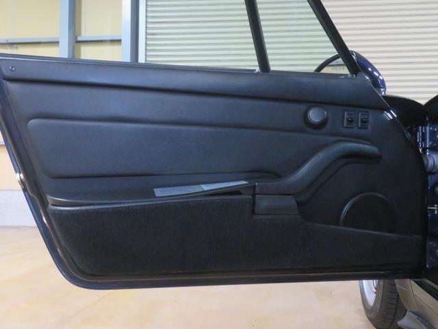 ９１１ ９１１カレラ　６Ｍ／Ｔ　ＣＵＰ　ホイール１７インチ　（アルミ）／リヤ　ワイパー／エアコン／ハイマウント・ブレーキ・ランプ／キセノンヘッドライト／純正フロント・リアスポイラー（32枚目）