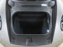 フロントのトランクスペースです。スーツケース２個程度搭載可能です（スーツケースの大きさによって搭載出来ない場合もございます）。