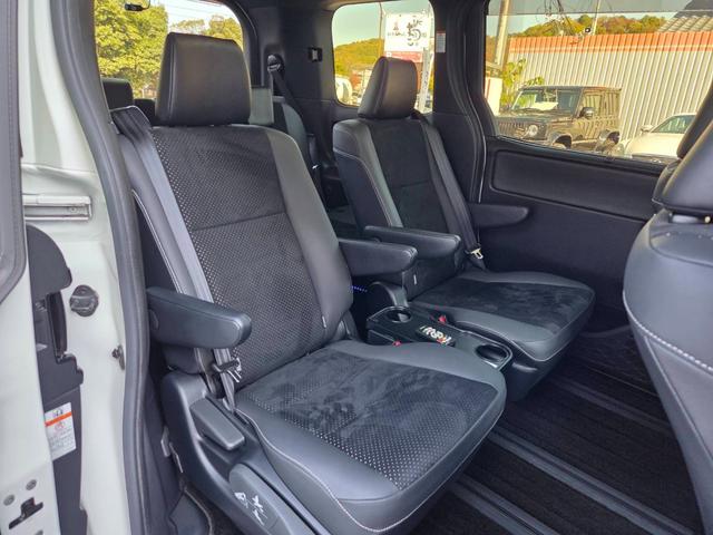 ヴォクシー ＺＳ　煌ＩＩＩ（8枚目）