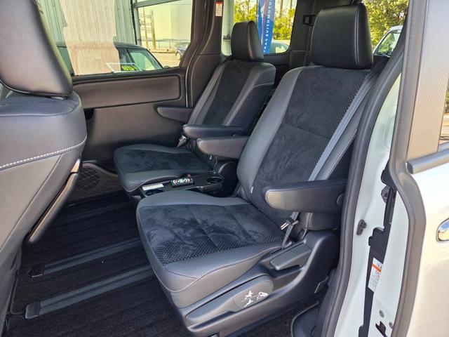 ヴォクシー ＺＳ　煌ＩＩＩ（9枚目）